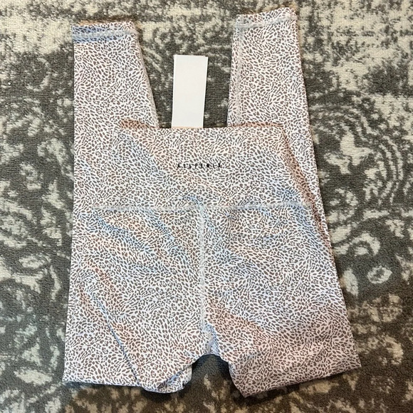 ALLFENIX Clay Cheetah 7/8 Leggings NWT - Picture 2 of 9